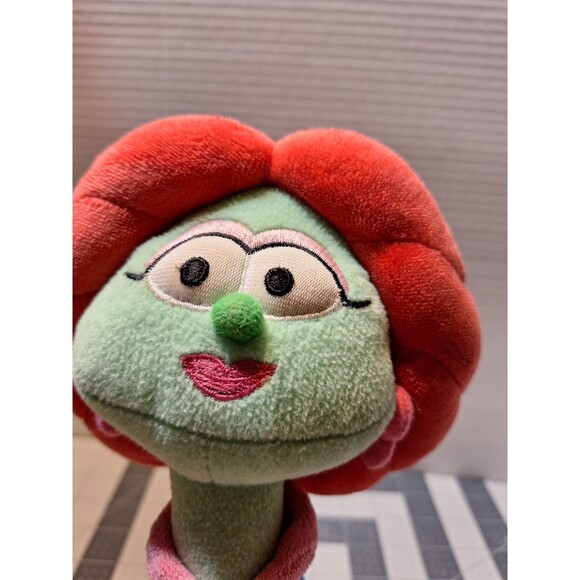 VeggieTales Sweet Pea Plush - Picture 7 of 7